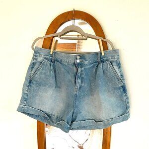 American Eagle mom jean shorts, paper bag, size 16, light wash